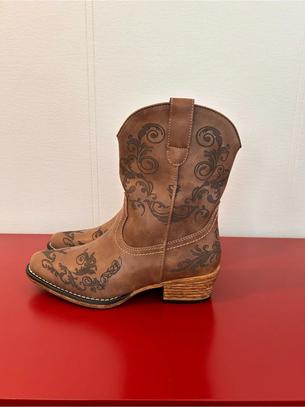 Dream Pairs Size 7 Brown Embroidered Western Short Boots - Picture 7 of 12